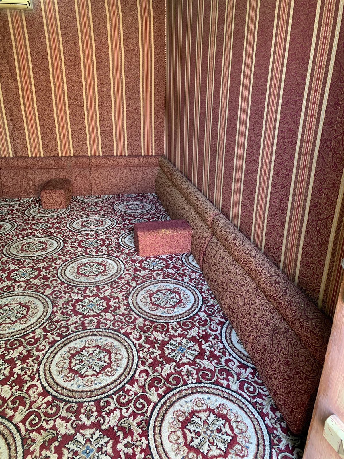 دينا نقل عفش حي السليمانية 0530099403