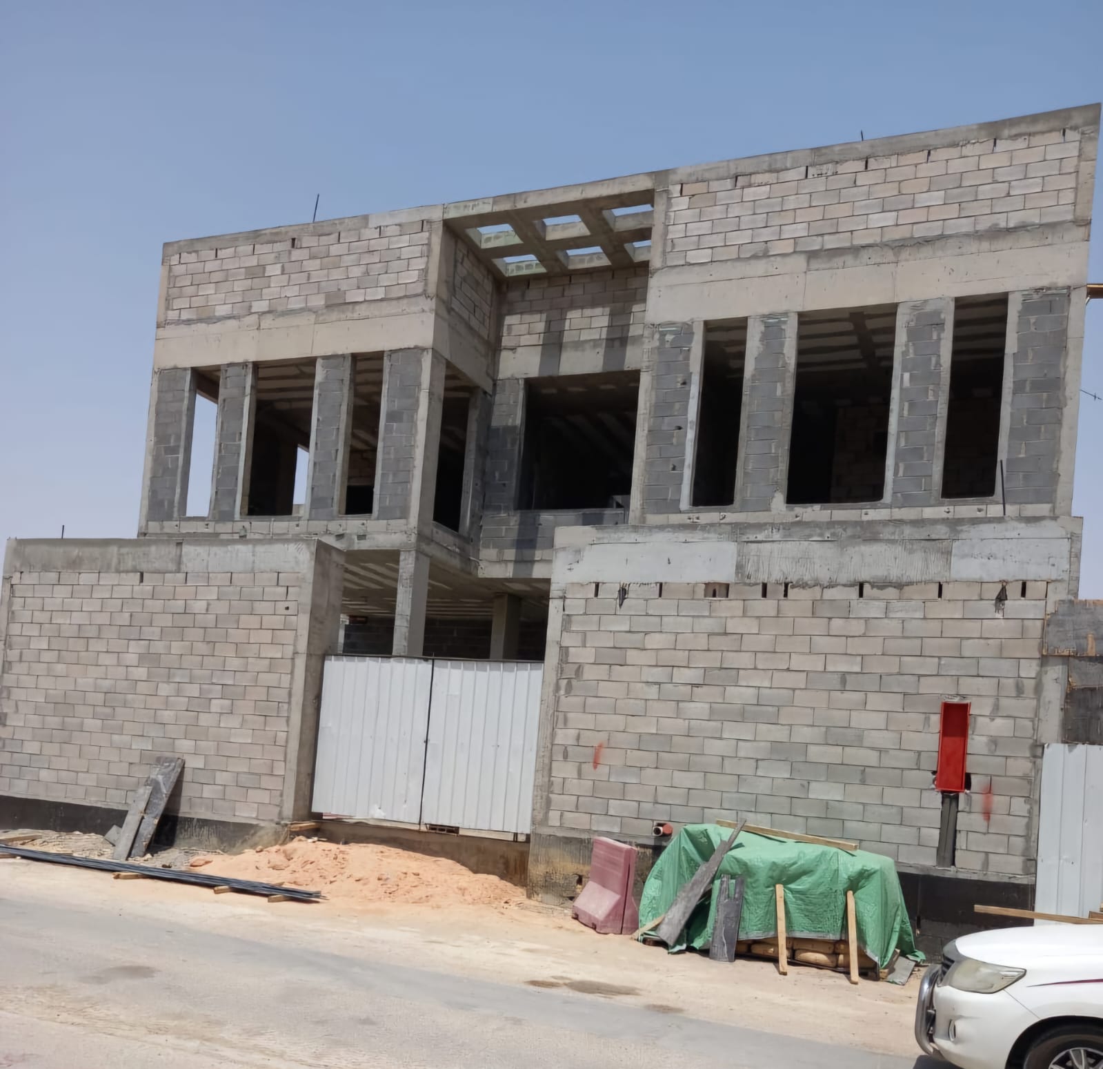 مقاول ملاحق