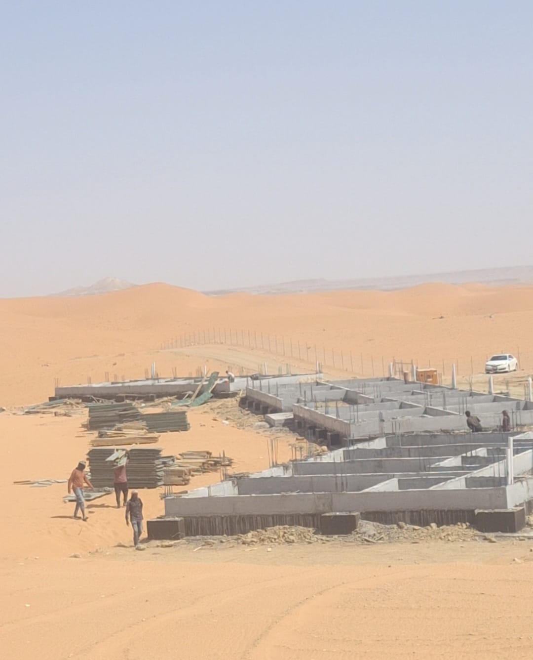 . تصميم وتركيب ملاحق خارجية كبيرة في الرياض