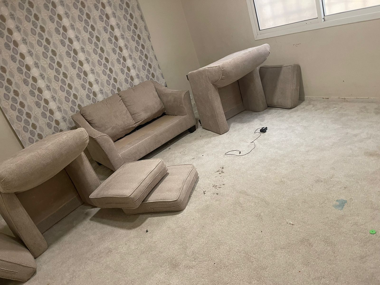 ديانه تخلص من عفش قديم تالفه حي الندى حي الياسمين 0َ503559450
