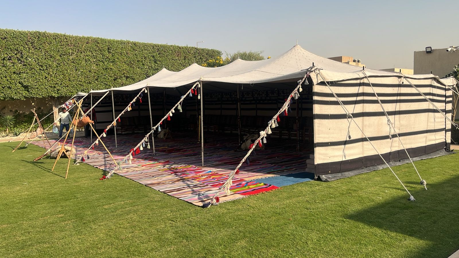 تأجير كنب جلد ابيض, جلسات مودرن ,بيوت شعر,خيام ,جلسات شعبية