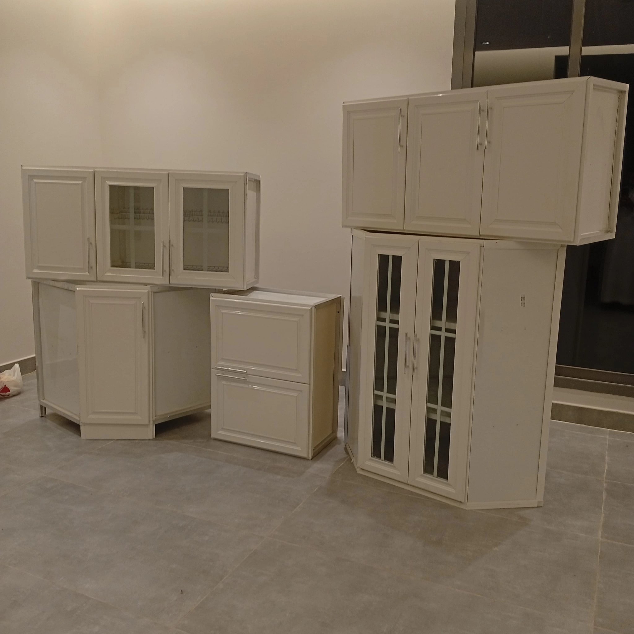 دينا نقل عفش داخل حي الملقا 0556418907